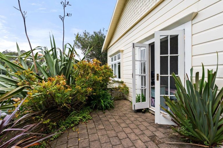Photo of property in 8 Northland Road, Northland, Wellington, 6012