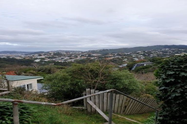 Photo of property in 1/10 Mataroa Avenue, Northland, Wellington, 6012
