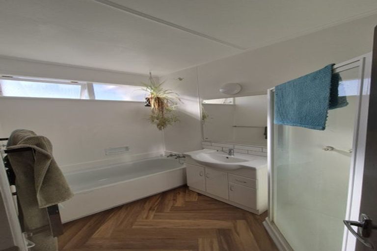 Photo of property in 51 Huntingdon Street, Northland, Wellington, 6012