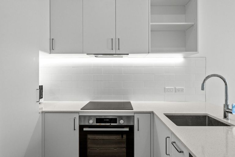 Photo of property in 12 Titoki Close, Matakana, 0985