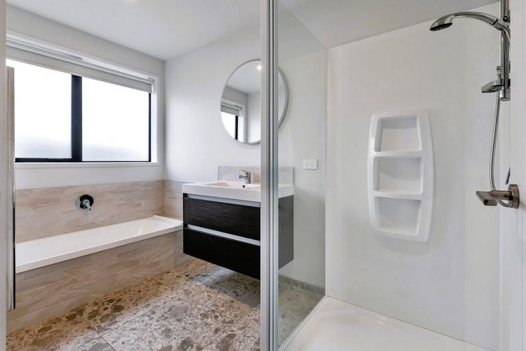 Photo of property in 1 Te Akau Place, One Tree Point, 0118