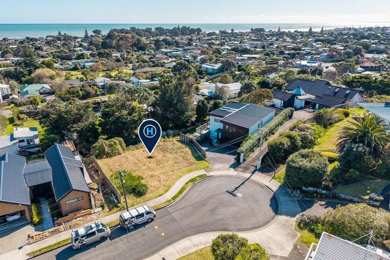 Photo of property in 13 Kawau Grove, Waikanae Beach, Waikanae, 5036