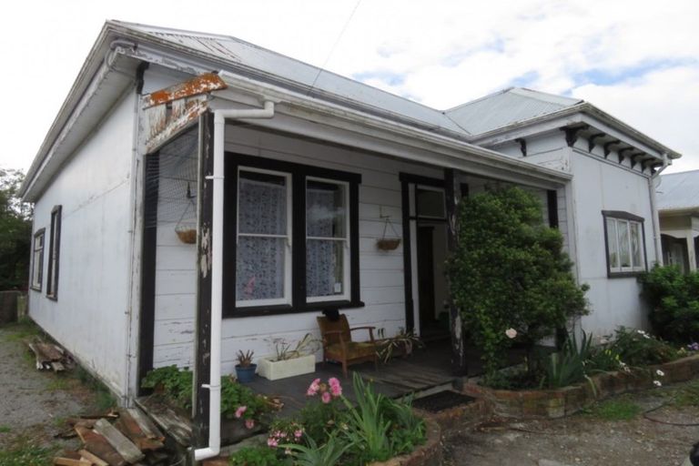 Photo of property in 89 Derby Street, Westport, 7825