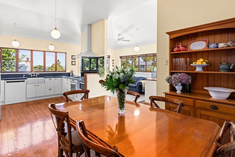 Photo of property in 2 Cobden Crescent, Bluff Hill, Napier, 4110