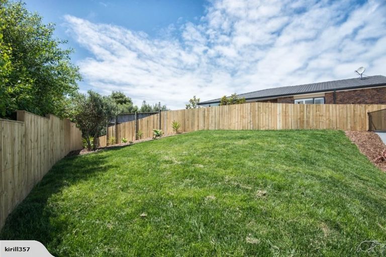 Photo of property in 9 Nerehana Place, Red Beach, 0932