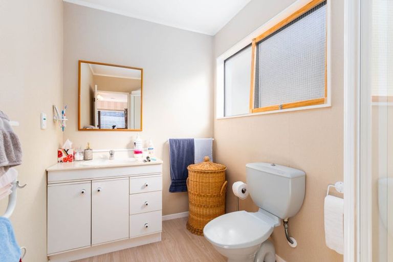 Photo of property in 64 Fyvie Avenue, Tawa, Wellington, 5028