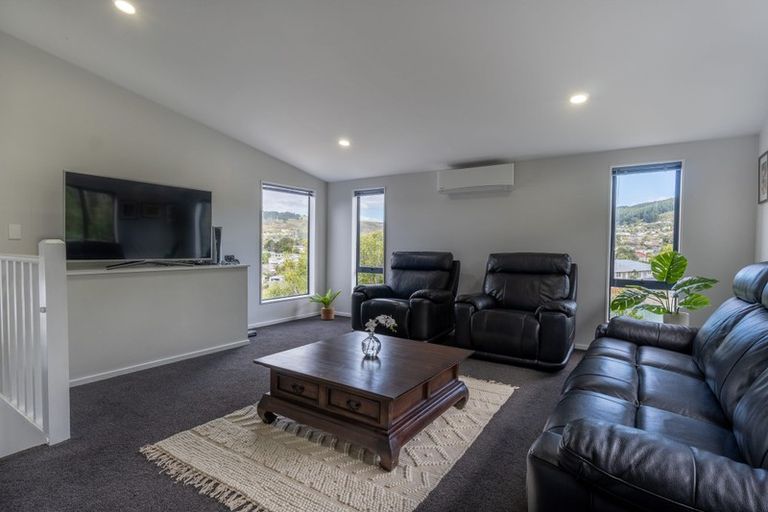 Photo of property in 3a Kiwi Crescent, Tawa, Wellington, 5028