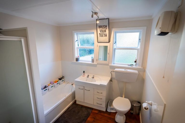 Photo of property in 32 Petherick Street, Taita, Lower Hutt, 5011