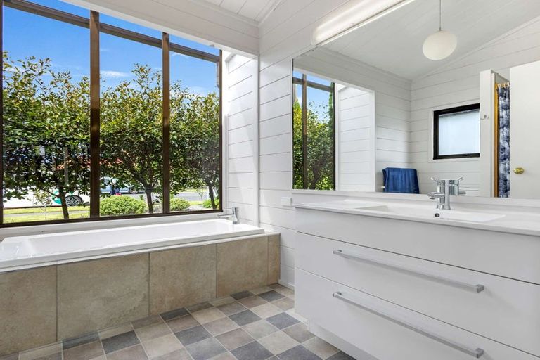 Photo of property in 2 Kathleen Street, Parkvale, Hastings, 4122