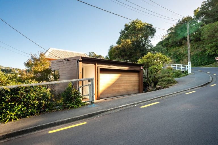 Photo of property in 16 Garden Road, Northland, Wellington, 6012