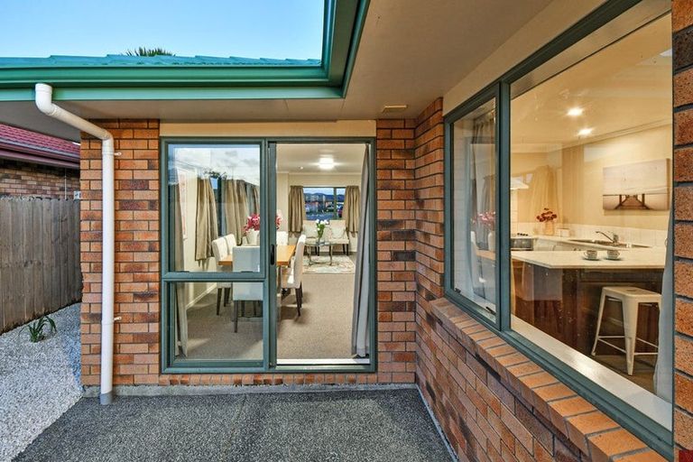 Photo of property in 10 Rock Daisy Crescent, Mangere, Auckland, 2022