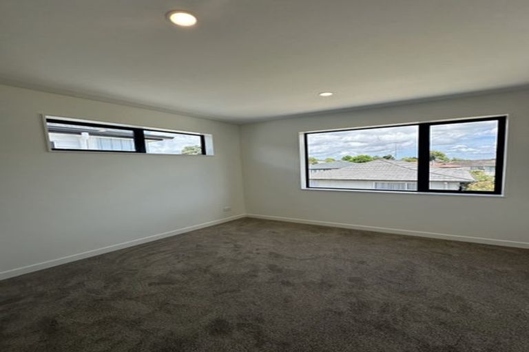 Photo of property in 30 Lisa Rise, Half Moon Bay, Auckland, 2012