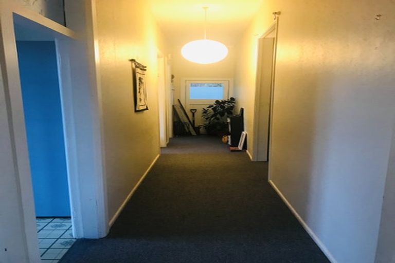 Photo of property in 232 Sutherland Road, Lyall Bay, Wellington, 6022