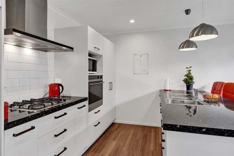 Photo of property in 16 Nukuroa Close, Waitara, 4320