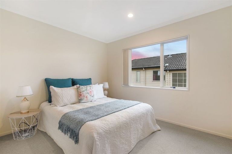 Photo of property in 16 Coachman Drive, Flat Bush, Auckland, 2016