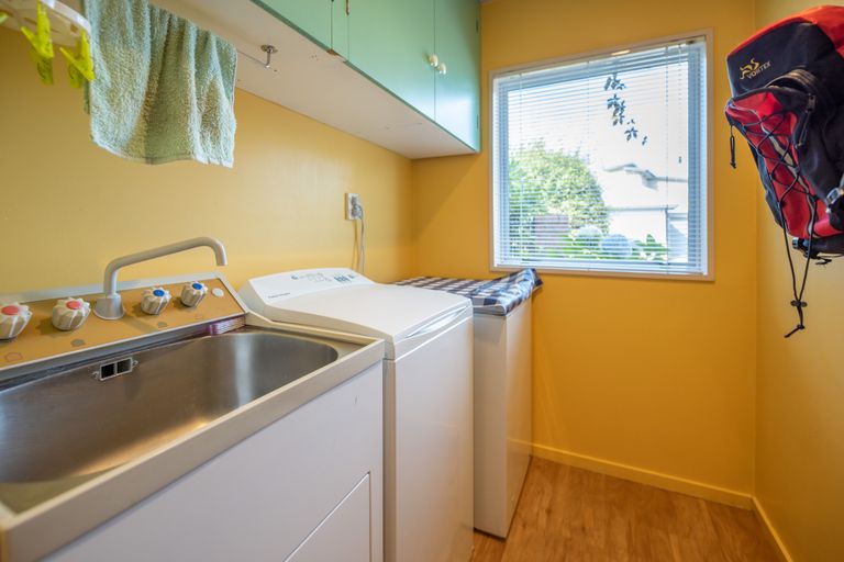 Photo of property in 2 Pentavon Lane, Avonhead, Christchurch, 8042