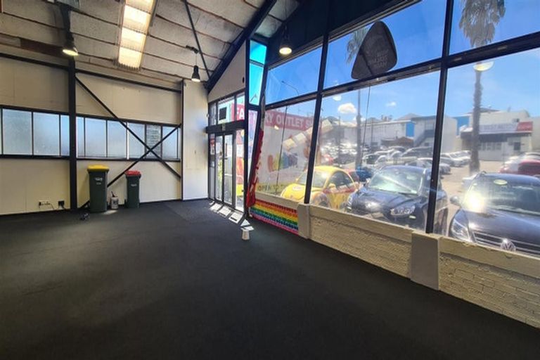 Photo of property in 25a Great South Road, Papakura, 2110