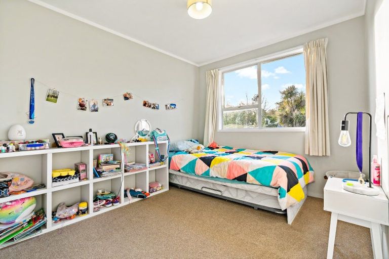 Photo of property in 25 Helleur Road, Massey, Auckland, 0614