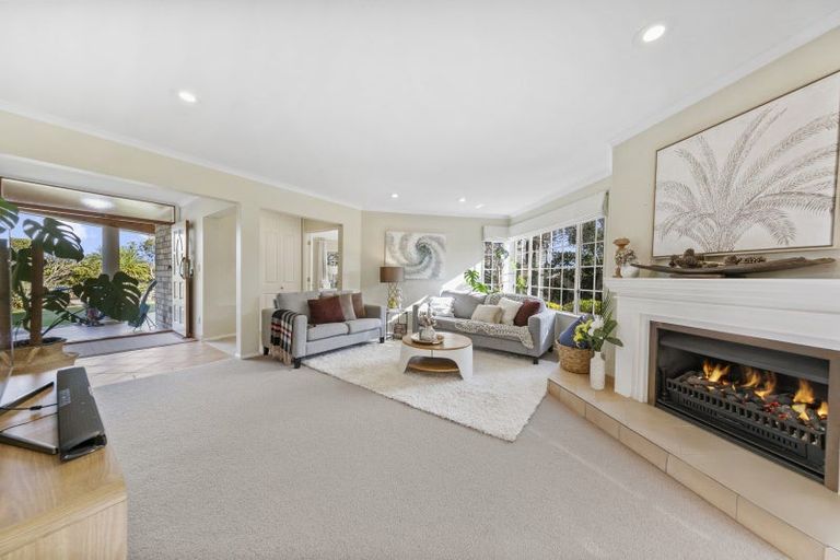 Photo of property in 12 San Jose Rise, Shamrock Park, Auckland, 2016