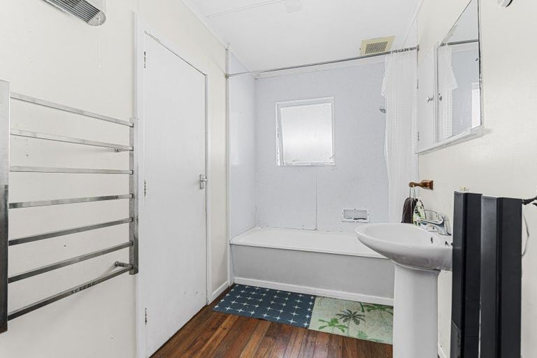 Photo of property in 26 Whakawhiti Street, Marfell, New Plymouth, 4310