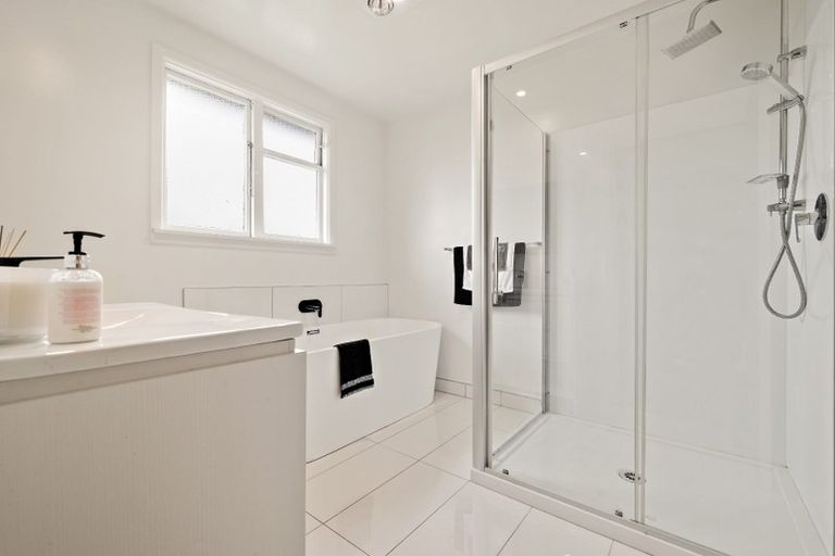 Photo of property in 16 Ilfracombe Place, Burnside, Christchurch, 8053
