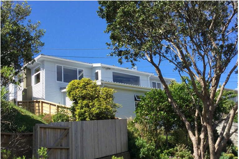 Photo of property in 22 Huntingdon Street, Northland, Wellington, 6012