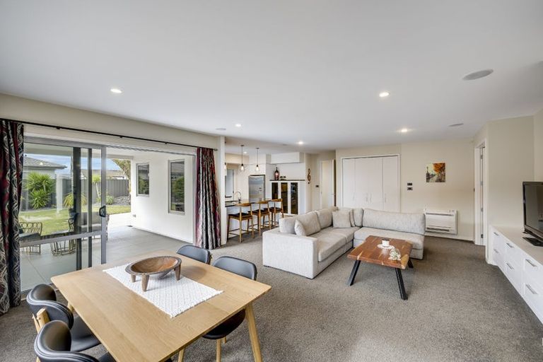 Photo of property in 72 Orotu Drive, Poraiti, Napier, 4112