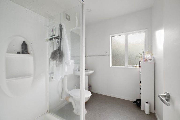 Photo of property in 32 Avalon Crescent, Fernhill, Queenstown, 9300