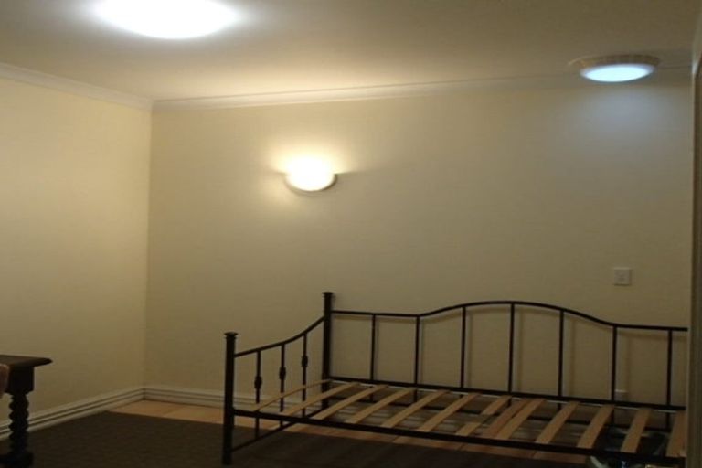 Photo of property in 52 Mitchell Street, Brooklyn, Wellington, 6021