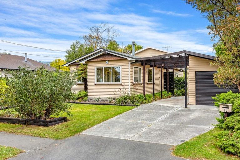 Photo of property in 16 Ngaio Street, Saint Martins, Christchurch, 8022