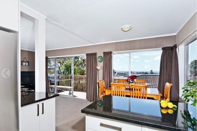 Photo of property in 1/240 Onewa Road, Birkenhead, Auckland, 0626