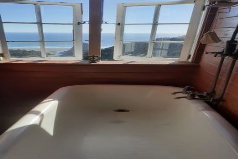 Photo of property in 132 Lone Kauri Road, Karekare, New Lynn, 0772