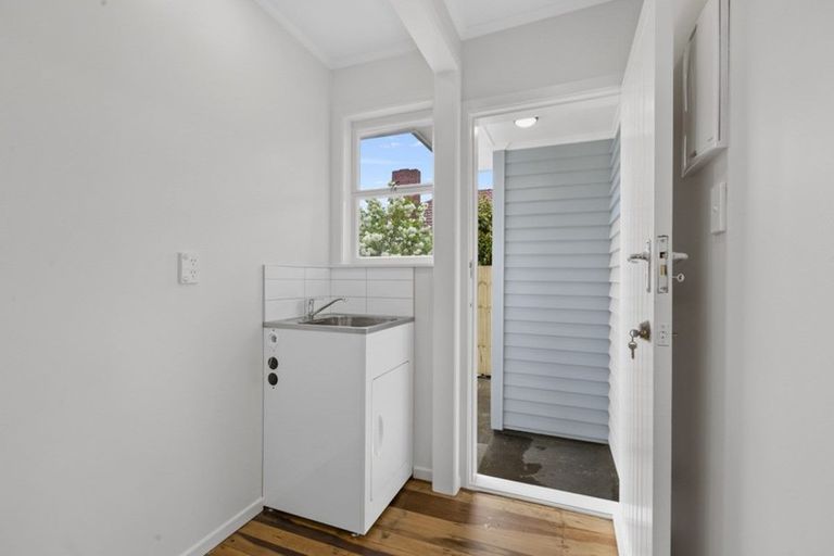 Photo of property in 3 Daphne Street, Kelston, Auckland, 0602