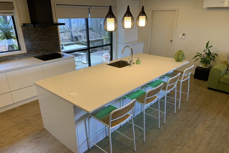 Photo of property in 9 Meharg Place, Fairview Heights, Auckland, 0632