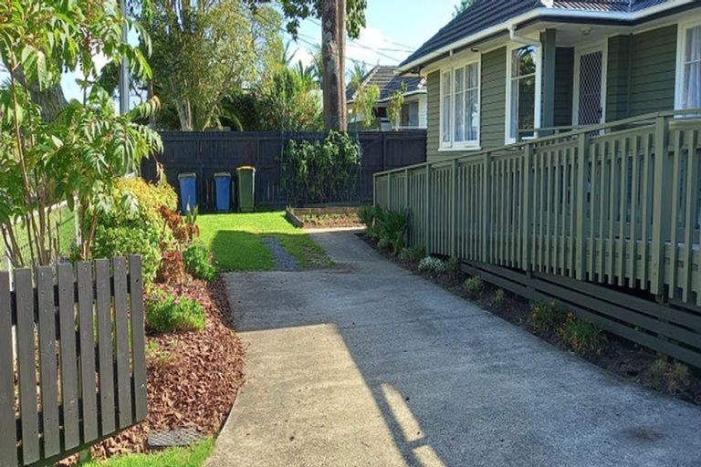 Photo of property in 512 Te Atatu Road, Te Atatu Peninsula, Auckland, 0610