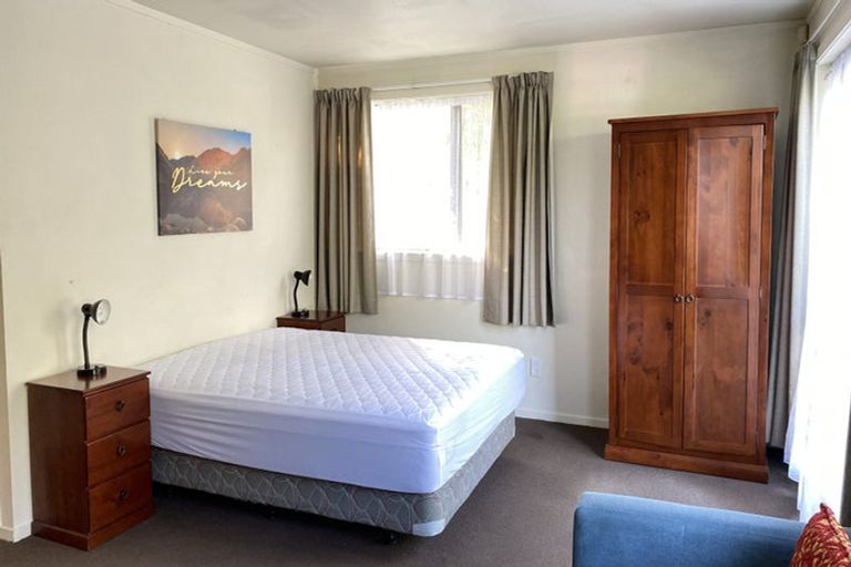 Photo of property in 8c Schnapper Rock Road, Schnapper Rock, Auckland, 0632