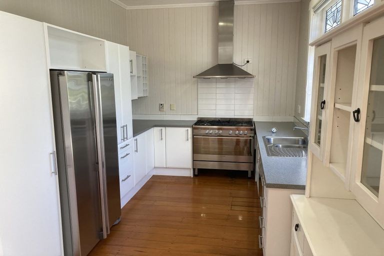 Photo of property in 1/46 Old Lake Road, Narrow Neck, Auckland, 0624