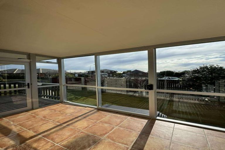 Photo of property in 17 Beeston Place, Redwood, Christchurch, 8051