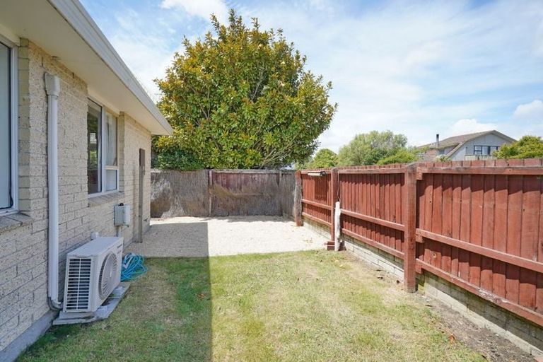Photo of property in 2/3 Binstead Place, Avondale, Christchurch, 8061