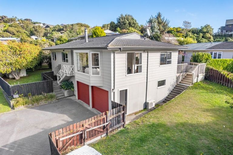 Photo of property in 18 Yarrow Place, Papakowhai, Porirua, 5024