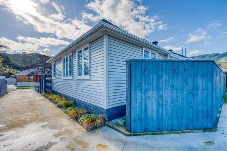 Photo of property in 4a Langford Street, Naenae, Lower Hutt, 5011