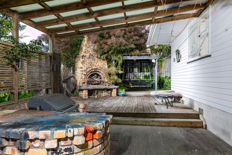 Photo of property in 14 Roick Parade, Glen Eden, Auckland, 0602