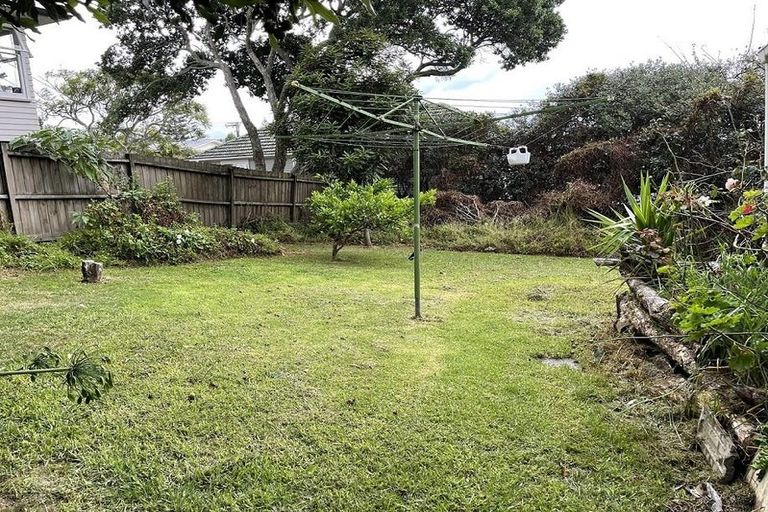 Photo of property in 194 Chivalry Road, Glenfield, Auckland, 0629