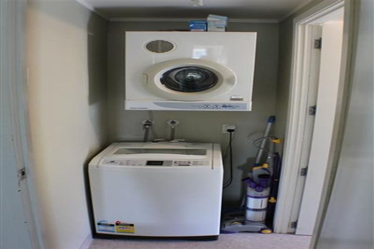 Photo of property in 17 Hankey Street, Mount Cook, Wellington, 6011