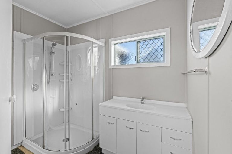 Photo of property in 9 Koura Street, Tangimoana, 4822