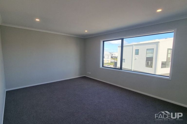 Photo of property in 2/1 Ko Roa Lane, Hobsonville, Auckland, 0616