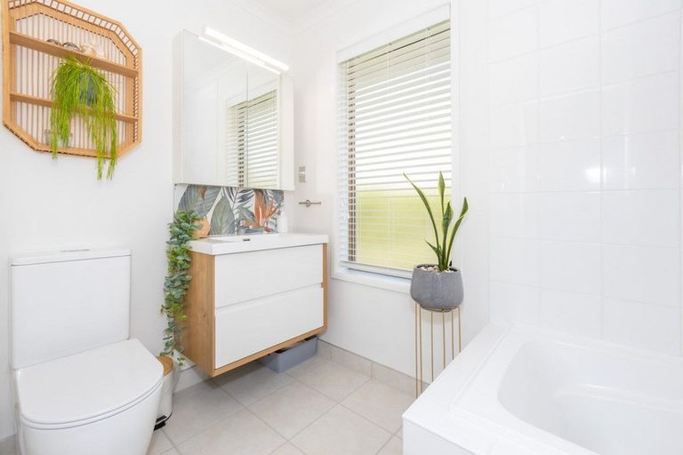 Photo of property in 21 West Hoe Heights, Orewa, 0931