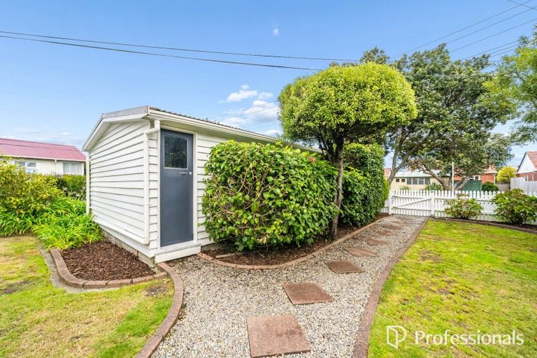 Photo of property in 16 Bell Road, Waiwhetu, Lower Hutt, 5010