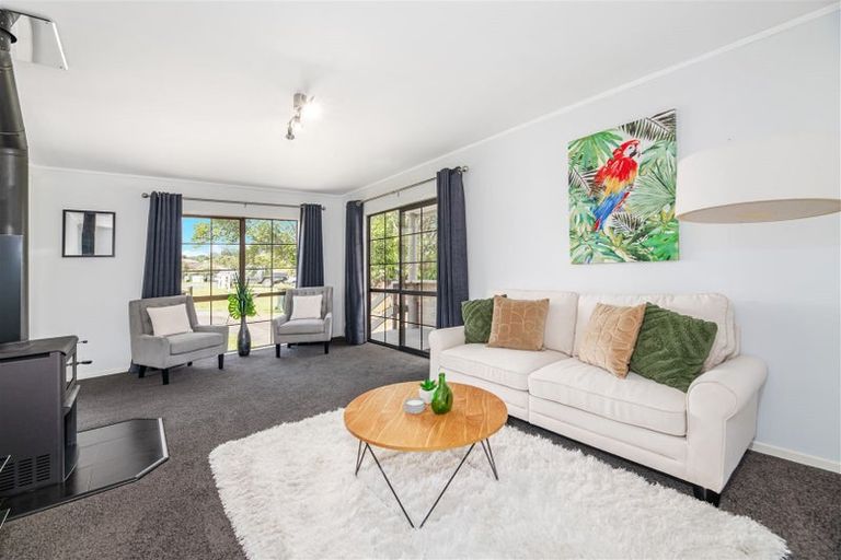 Photo of property in 11 Kellett Road, Ranui, Auckland, 0612