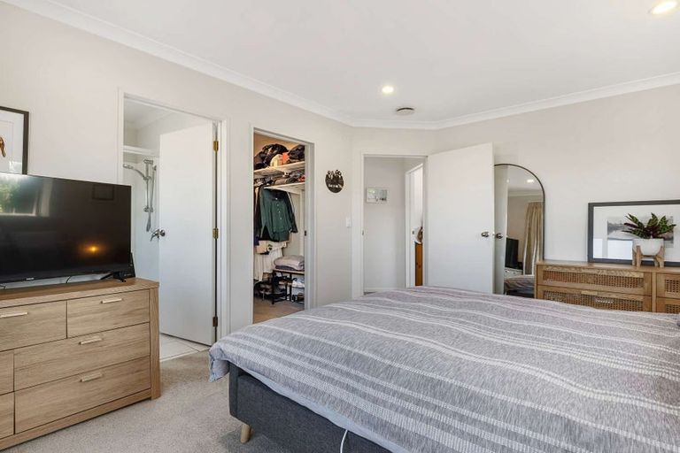 Photo of property in 15 Cabeleigh Drive, Helensville, 0800